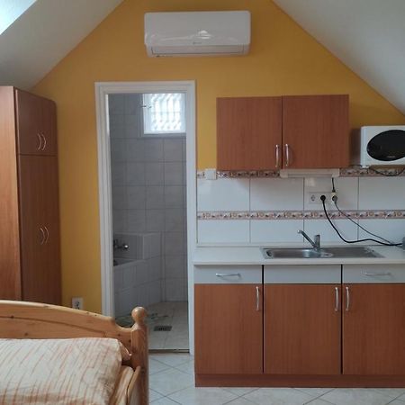 Liget Apartman บาลาตอนเฟิลด์วาร์ ภายนอก รูปภาพ